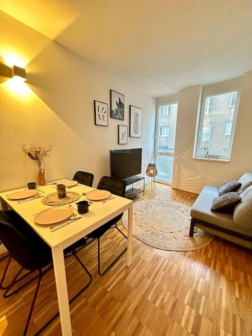 3-Room Vienna Centrale Suite ภายนอก รูปภาพ